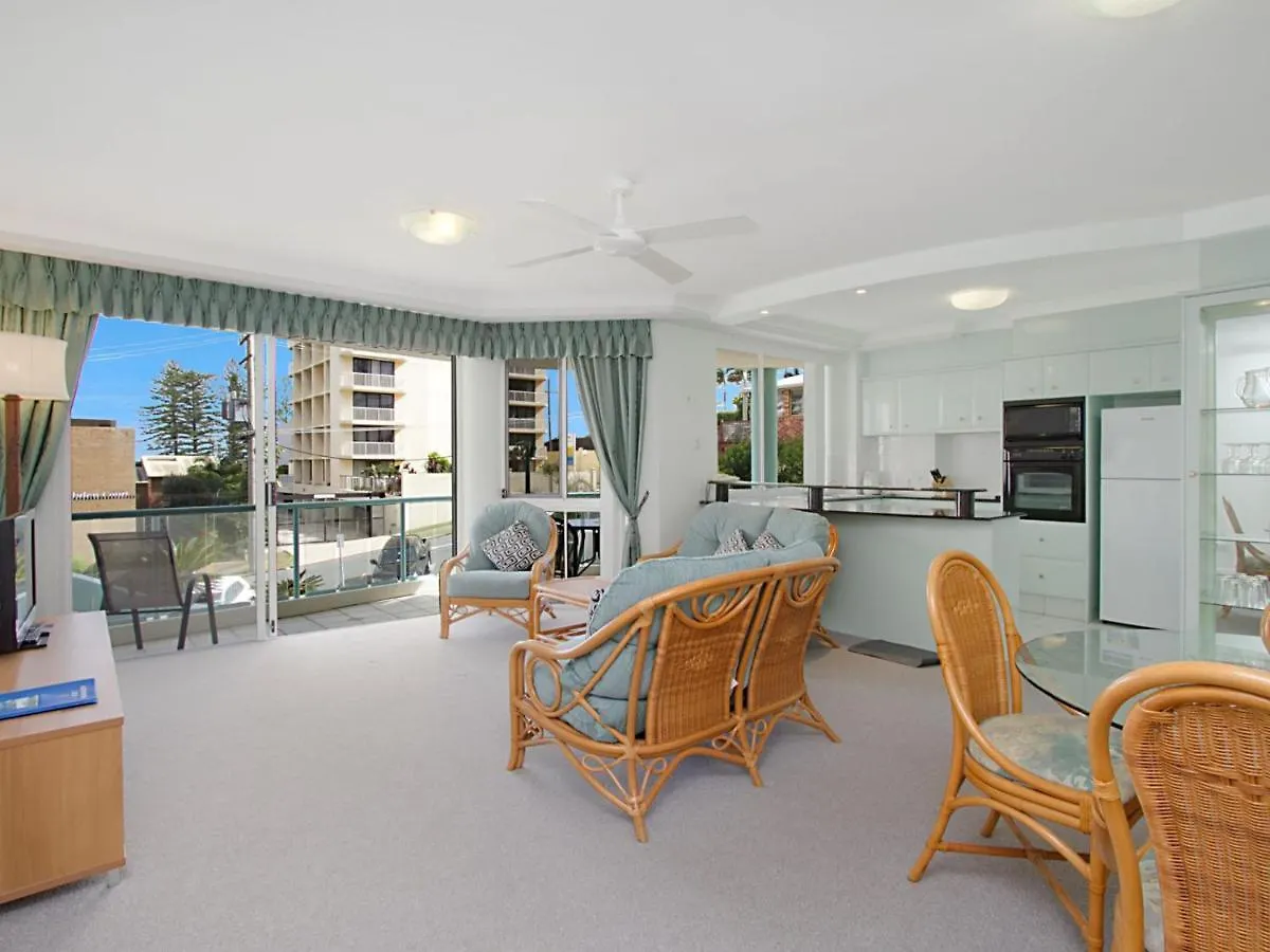 Classique Unit 3 - Well appointed unit in a security building Gold Coast